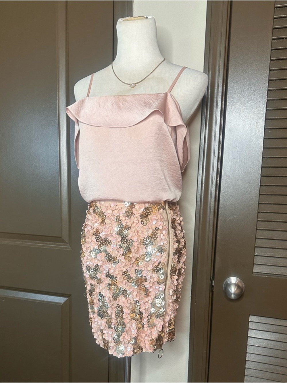 H:OURS | Blush Pink Sequin Floral Mini Skirt